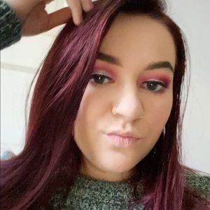 Meet your Posher, Caitlin